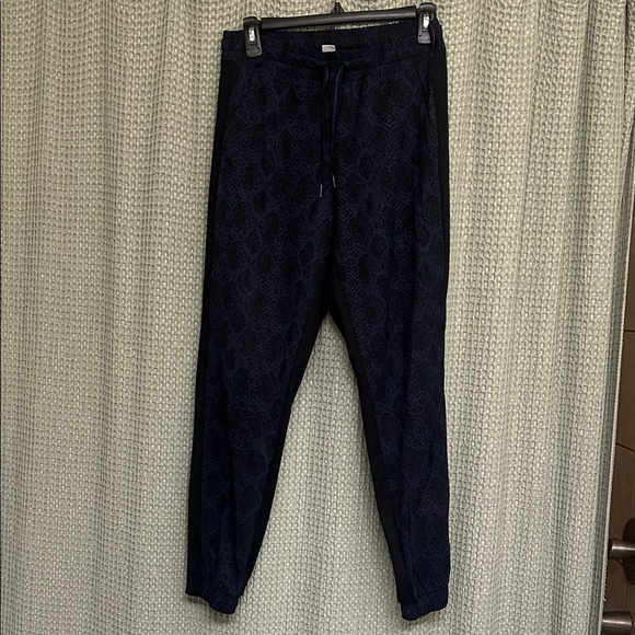 Women’s Athleta Snakeskin Print Cuffed Brooklyn Jogger Pants - Picture 3 of 4
